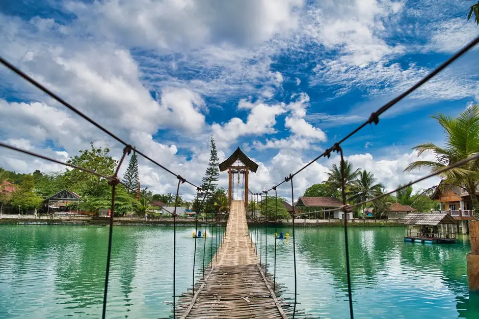 Liburan Seru di Pantai Tersembunyi Seram Timur: Tips Hemat untuk Keluarga
